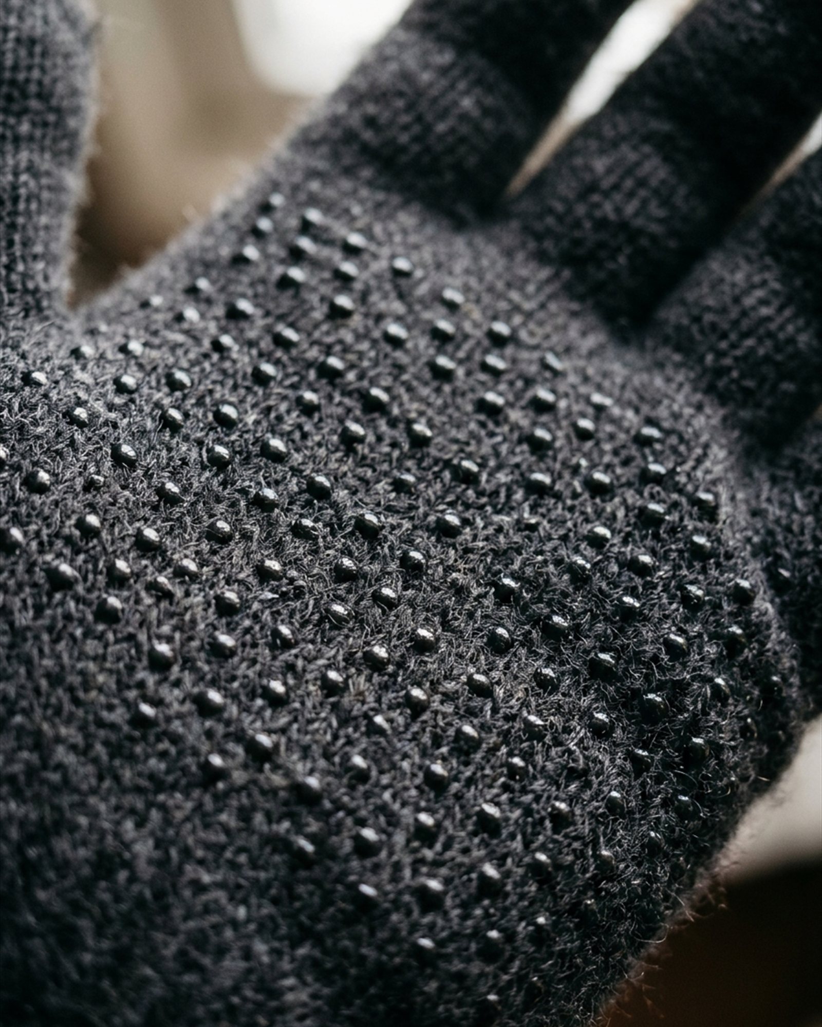 Edge Control Skate Gloves in Graphite, detail close-up
