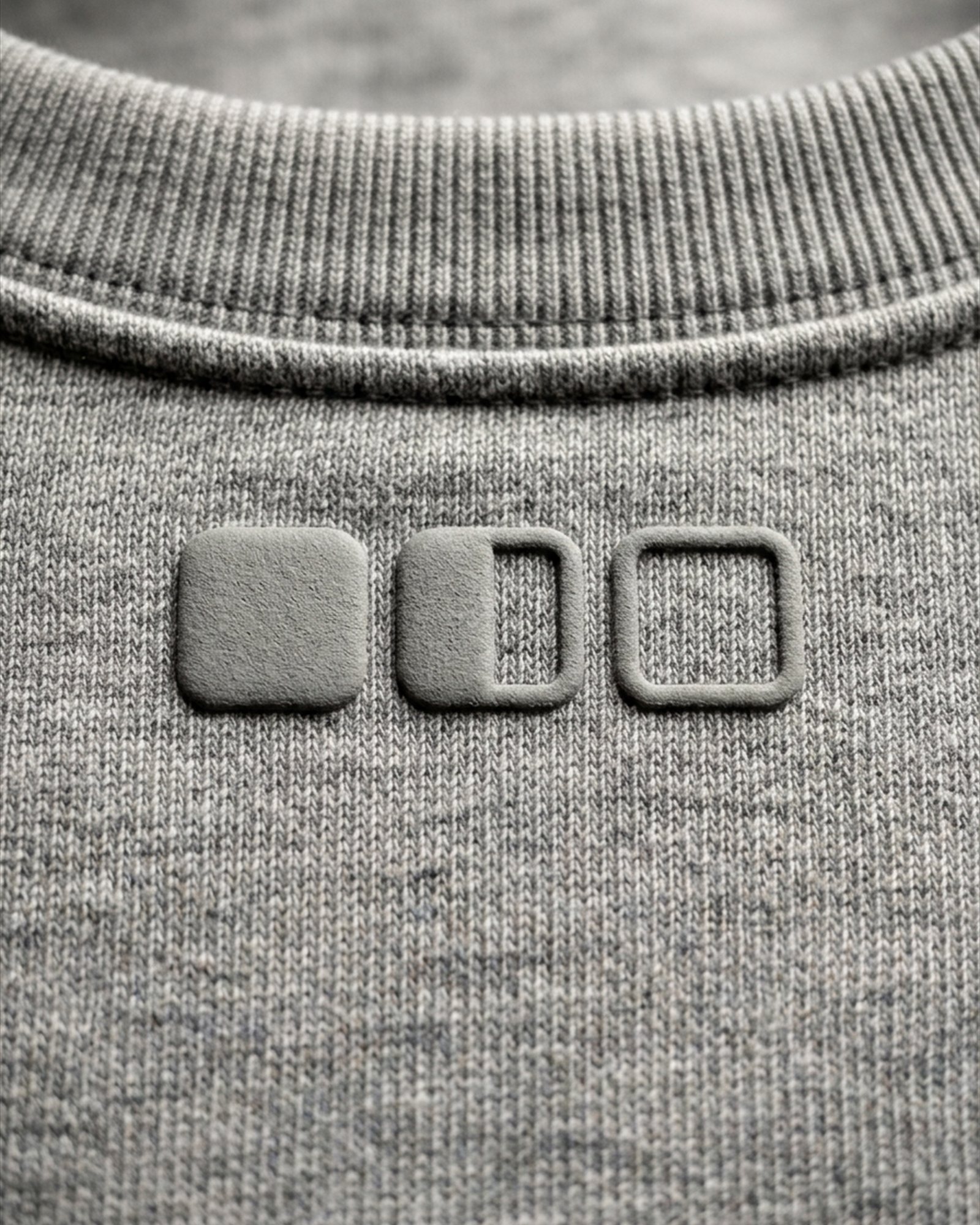 Zero-Downtime Crewneck in Heather Grey, detail close-up